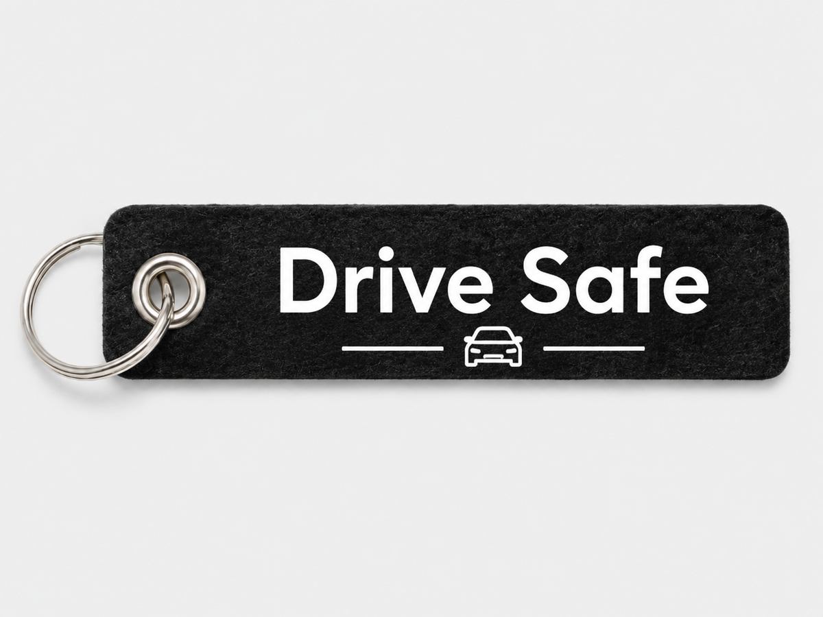 Filz-Schlüsselanhänger Drive Safe in Schwarz